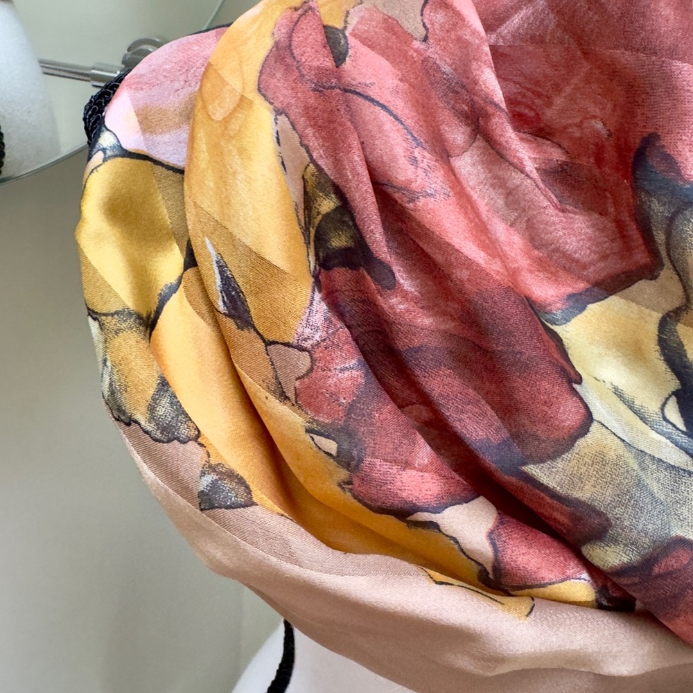 Italian made Scarf, 32” square - Picture 4 of 5